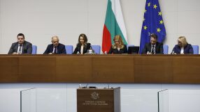 Точно 2:29 часа продължи първото заседание на 52-рото Народно събрание