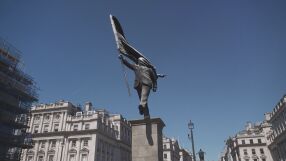 Мистериозна статуя с името на Банкси се появи в центъра на Лондон (ВИДЕО)