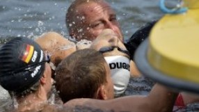 Спасиха плувкиня от удавяне на Европейското