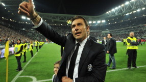 Антонио Конте пое 