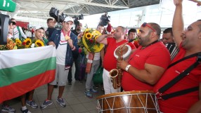 Оркестър посрещна младежките ни олимпийци