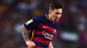 Лео Меси скочи на бой на футболист на Рома (ВИДЕО)