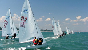 Млади ветроходци радваха бургазлии (ВИДЕО)