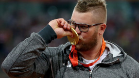 Поляк плаща на таксиметров шофьор със златен медал