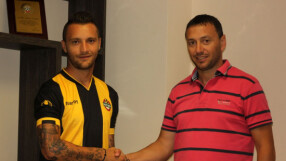 Ботев картотекира двама нови, третият ще вади работна виза