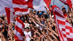 Адът за Лудогорец започна. Сръбски фенове замерят хотела на 