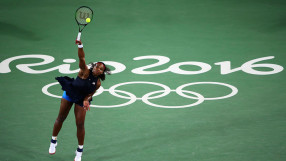 Серена счупи ракета, но продължава напред в Рио