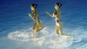 Синхронизирани, дори и с главата с надолу (ГАЛЕРИЯ)