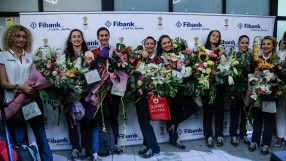 Грандиозно посрещане за родните гимнастички (ВИДЕО + ГАЛЕРИЯ)