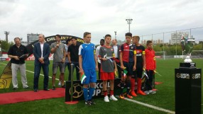 Ивелин Попов посрещна децата на 