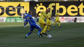 Страничните съдии отнеха шоуто при загубата на 