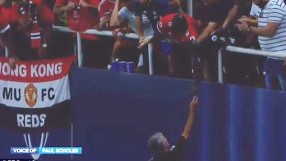 Защо Жозе Моуриньо подарява медалите си? (ВИДЕО)