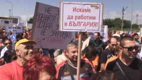 Работници от „Дунарит“ блокираха за кратко движението край Дунав мост 