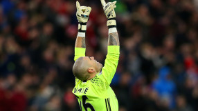 Виктор Валдес заряза футбола и ще става... шоумен