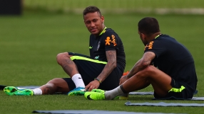 Какво правят бразилските футболни магьосници на маса (ВИДЕО)