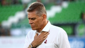 Аутуори не е доволен, нападна играчите и феновете  