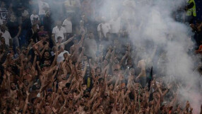 Разследват фенове на 