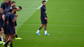 Неймар тренира, но остана извън групата за двубоя с 