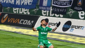 Вандерсон преподписа с 