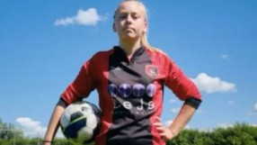 Историческо: Футболистка получи разрешение да играе при мъжете (ВИДЕО)