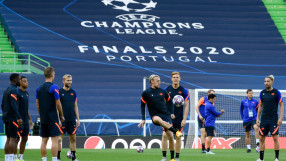 Шоуто продължава: 