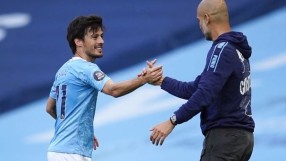 Издигат статуя на Давид Силва пред 