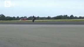 Близо 180 км/ч на една гума (ВИДЕО)