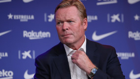 Ядосани фенове блокираха пътя на Роналд Куман (ВИДЕО)