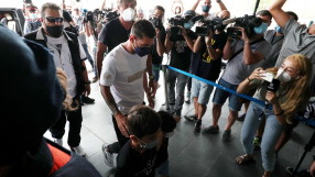 Меси пътува към Париж. Свалиха образа му от 