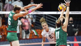 България загуби драматично, но се класира за 1/8-финалите на Евроволей