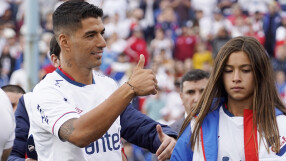 Отново у дома: Хиляди посрещнаха Суарес в Монтевидео