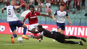 Самолетни неволи оставиха съперника на ЦСКА в София