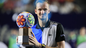 Медведев сложи край на черната серия