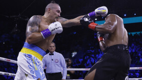 Все още шампион! Усик изнесе нова лекция на Джошуа