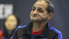 Скандал във Варна: Боксова легенда подарява медали (ВИДЕО)