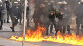 Властите в Атина нащрек: Пристигат хулигани от Франция, Германия, Италия и Беларус