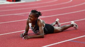 Тича боса от нейното село до града, учител я преби, но стига до върха