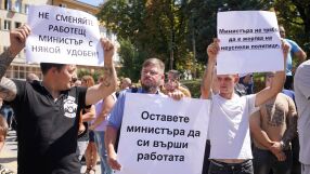 МВР на протест: Недоволство на служители от системата пред парламента