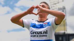 Кръстев заби страхотен гол при унижение за Цволе (ВИДЕО)