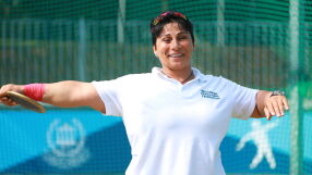 Нагоре, надолу и пак нагоре: Стела Енева и парижката златна мечта (ВИДЕО)