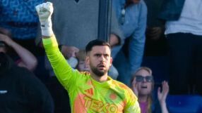 Герой! Митов спаси дузпа и остави Абърдийн на върха (ВИДЕО)