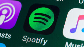 „Не искаме музиката ни да убива“: Изпълнители напуснаха Spotify заради инвестиции във военни технологии