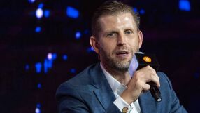 Синът на Тръмп рекламира биткойн по време на обиколката си в Азия
