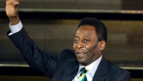 Пеле предоставя трофеите си на благотворителен търг (ВИДЕО)