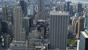 Газова експлозия причини пожар в жилищна сграда в Ню Йорк