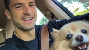 Григор се забавлява с кучето на Шарапова 