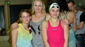 Две сестри покоряват плуването и сцената 