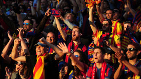 Наказват феновете на 