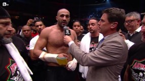 Триумф за Верхувен, счупена кост и бой на фенове в Битката на века (ВИДЕО)