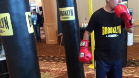 Христо Стоичков раздава крошета като професионален боксьор (ВИДЕО)